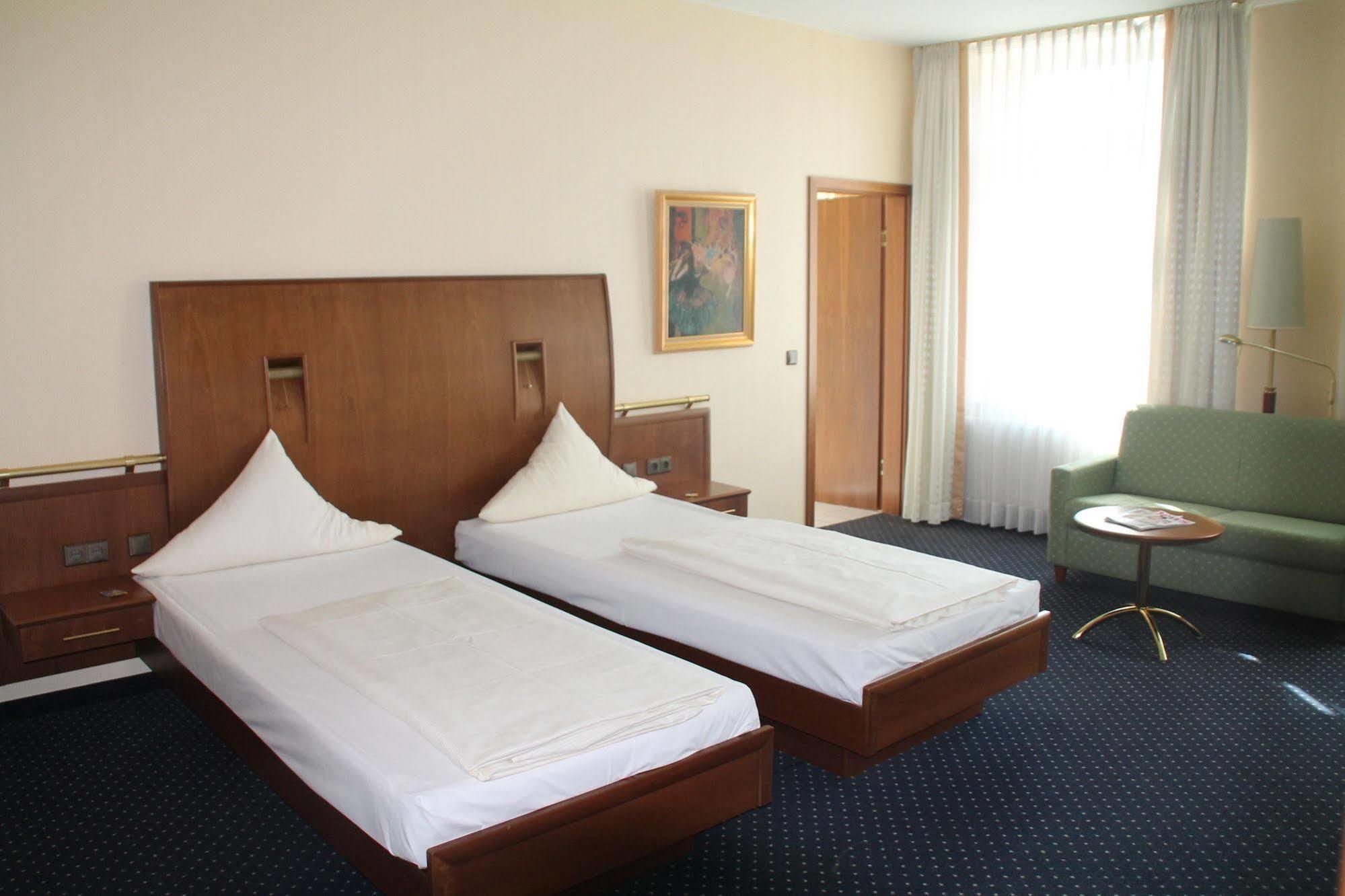 Victoria Hotel Минден Экстерьер фото